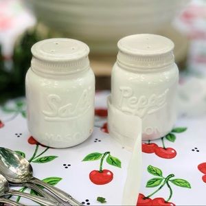 White mason jar salt/ pepper shakers / NWOT